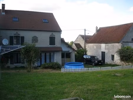 maison briarde avec jardin et dépendance
