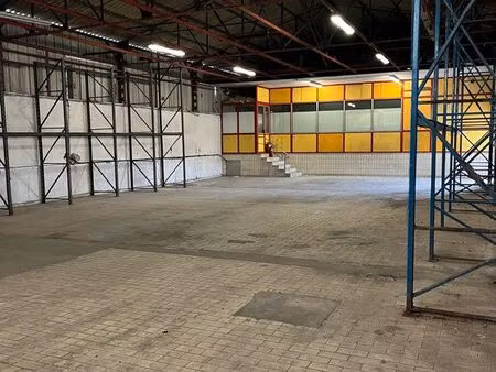 loue hangar de 288m2