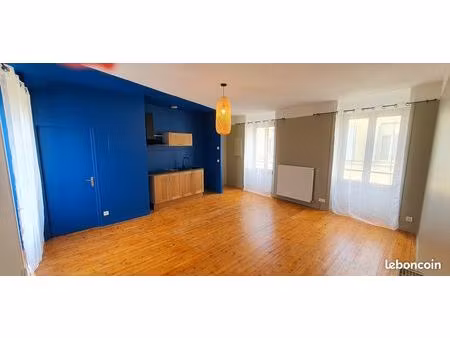 appartement traversant et lumineux de 60m2 (t3 soit 2 chambres) avec parking privatif et c