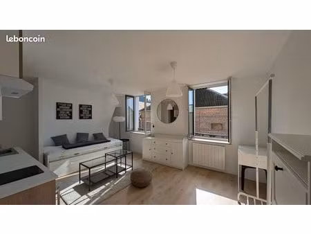 studio lumineux à louer de 23 40 m² refait à neuf en 2024 idéalement situé dans le centre-