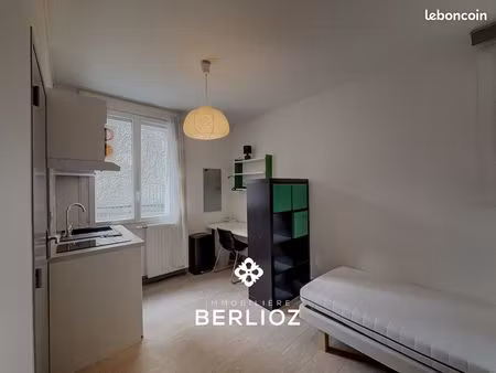 studio 1 pièce 14 m²