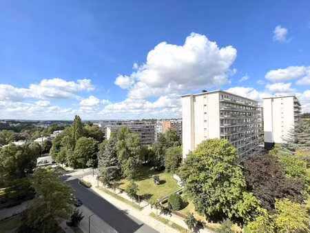 bel appartement tres lumineux de 100 m2