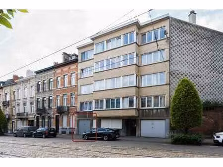 box fermé pour 2 voitures en enfilade