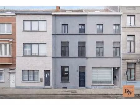 charmante gezinswoning met 4 slaapkamers en koer in ledeberg