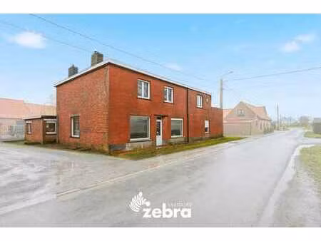 te renoveren woning op een rustige ligging te zwevezele!