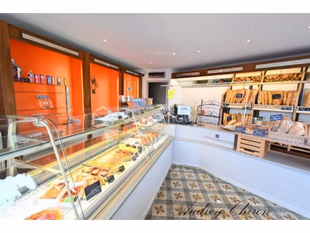 vente locaux professionnels à miré (49330)  122 000 €