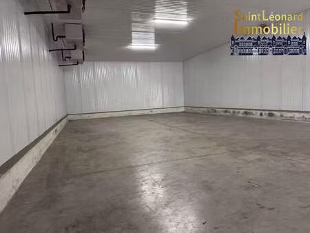 location bureaux et commerces à fougères (35300) : à louer / 230m² fougères