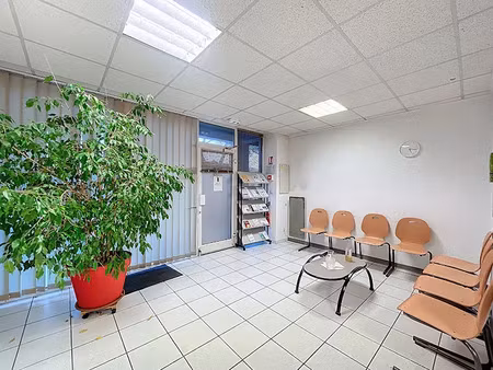 vente locaux professionnels 6 pièces 153.39 m² à manosque (04100)  192 000 €