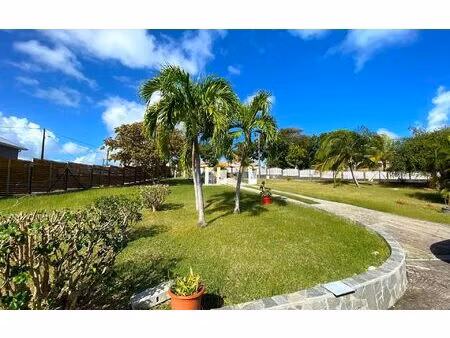 location maison  m² t-5 à le françois  1 900 €