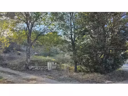 terrain constructible de 2 000 m² env. – vue dominante