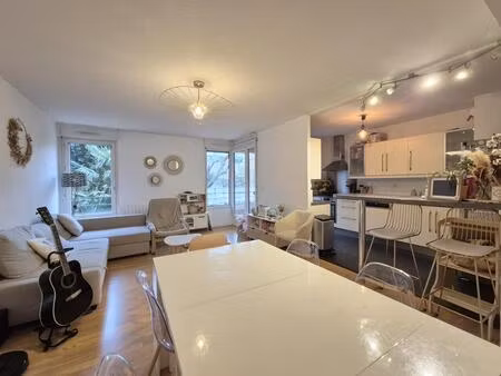 bas côte pavée / grand rond - rare 3 pièces avec terrasse sans vis-à-vis et parking