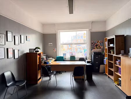 local de 41m² au pied du tram trois suisses à mouvaux