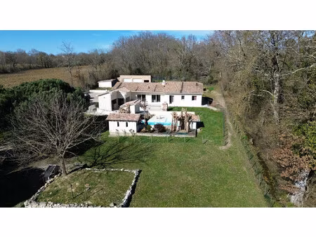 plain-pied moderne avec piscine et dépendances