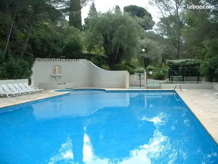 studio dans résidence avec piscine