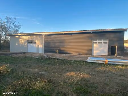 local professionnel 612m2 divisible 70/m2/an