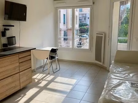 studio clair et calme de 23m2