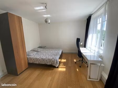 loue chambre étudiant 400 st genis laval