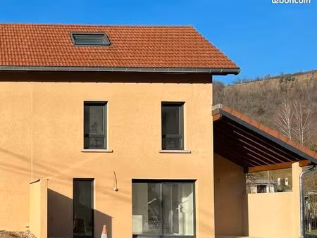 maison neuve  cuisine équipée  petit jardin  3 chambres