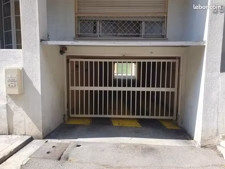 parking/box 13 m² nice