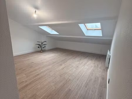 t2 mansardé – dernier étage – bordeaux bastide