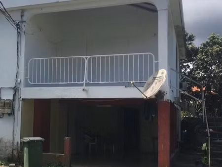 loue haut de maison à la boucan sainte rose