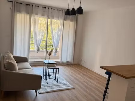location meublée appartement 2 pièces 42 m² à argenteuil (95100)  1 050 €