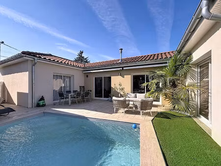 belle villa de plain pied récente avec piscine à meximieux  3 chambres  belles prestations