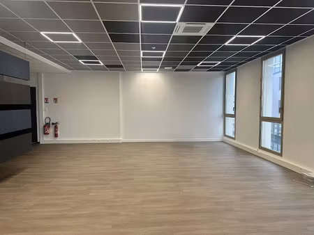 location locaux professionnels 4 pièces 241.77 m² à le havre (76600)  11 764 €