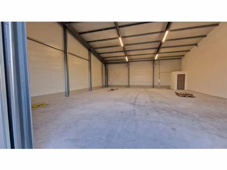 location locaux professionnels 1 pièce 200 m² à rognac (13340)  2 400 €
