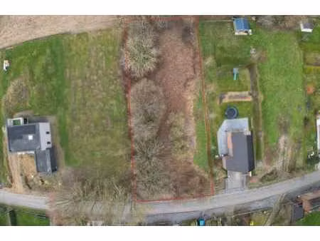 terrain à bâtir pour maison 4 f dans une rue calme