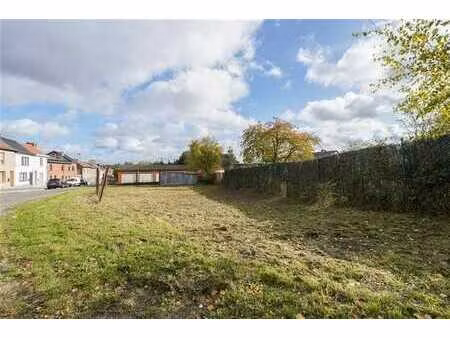 terrain plat dans un quartier calme de gilly