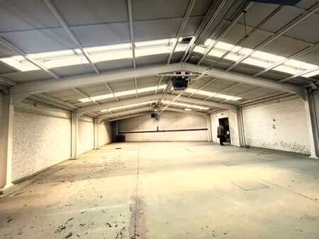 bel entrepot-uccle proche du ring