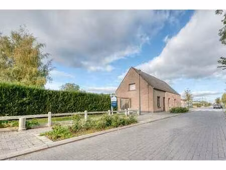 gezellige halfopen bebouwing met grote tuin