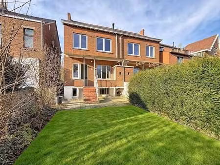 maison 3 ch avec jardin au centre de court-saint-etienne