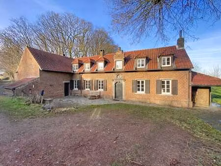 belle fermette près du château de céroux-mousty