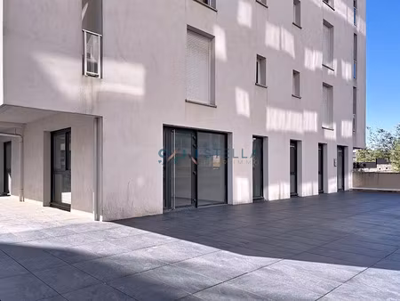 location locaux professionnels 83 m² à ajaccio (20000)  1 400 €