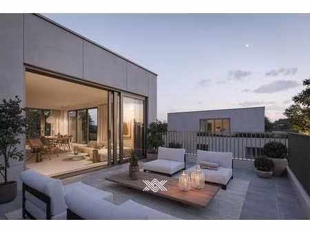 lichtrijke penthouse met 3 slaapkamers en ruim terras