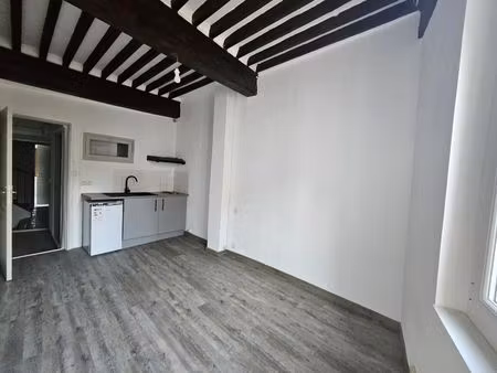 appartement t2 dans rue piétonne