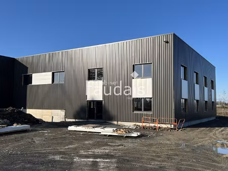 local d'activités à l'entrée de saint-lô