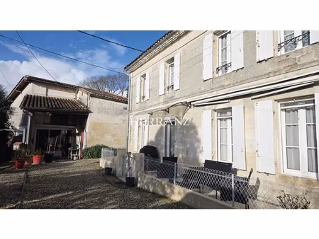 ensemble immobilier comprenant deux habitations en pierre -