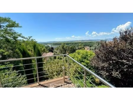villa d'architecte avec vue panoramique sur les hauteurs de jassans riottiers
