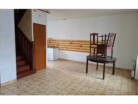 location appartement  43.75 m² t-3 à callac  370 €