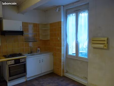 maison plein centre du village