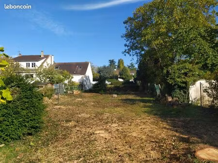 terrain constructible de 527m² à vendre