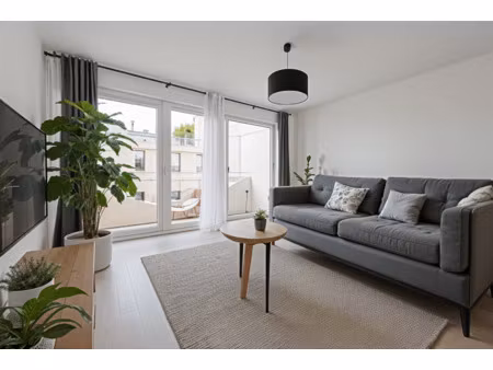 paris 15 métro charles michels studio en étage élevé ave