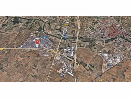 un ensmeble immobilier pour activite de bureaux et d'entrepo