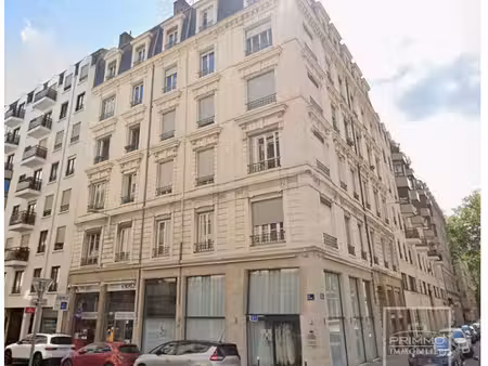 lyon 6  murs commerciaux  117.9m² vendu loué