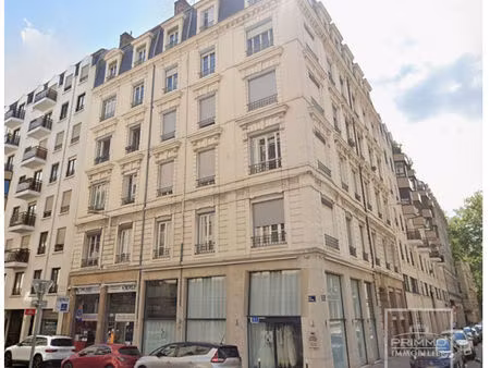 lyon 6  murs commerciaux  117.9m²