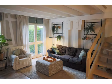 maison dans une résidence avec piscine