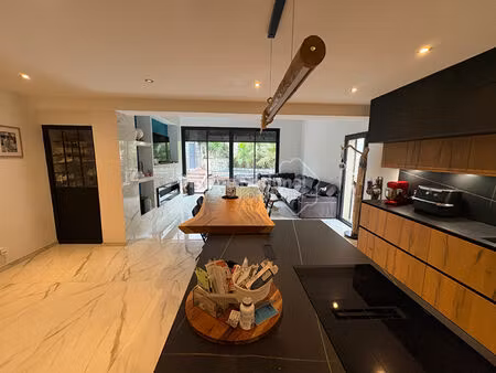 villa t5 de 190 m2 avec piscine proche mer